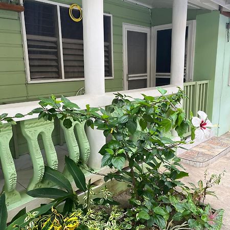 Andre'S Guest House Negril Exterior photo