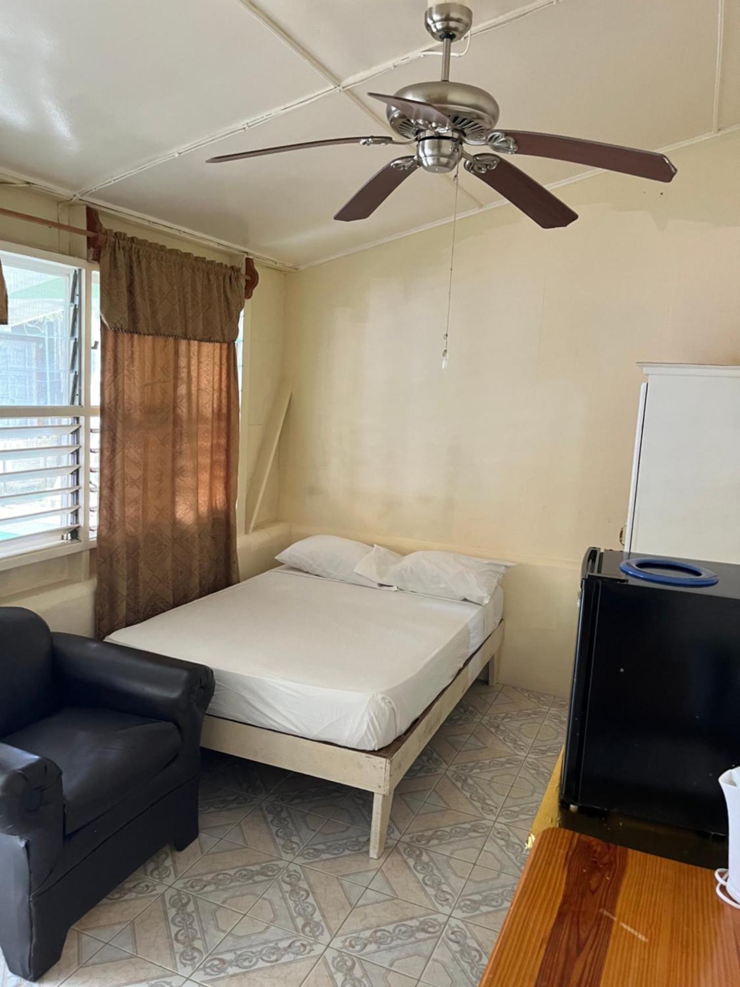 Andre'S Guest House Negril Exterior photo