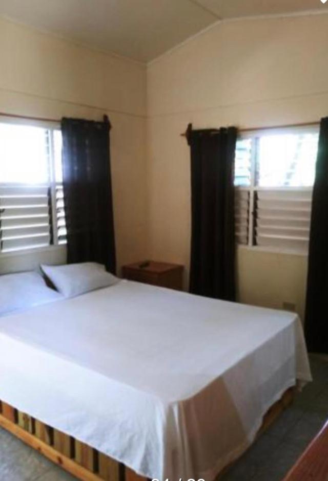 Andre'S Guest House Negril Room photo